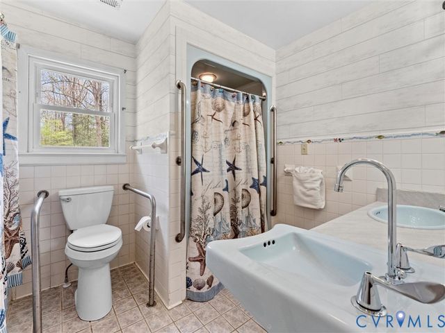 10488 Old Telegraph Rd, Ashland, VA 23005