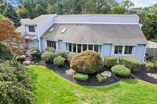 30 Dutchess Drive, Cranston, RI 02921