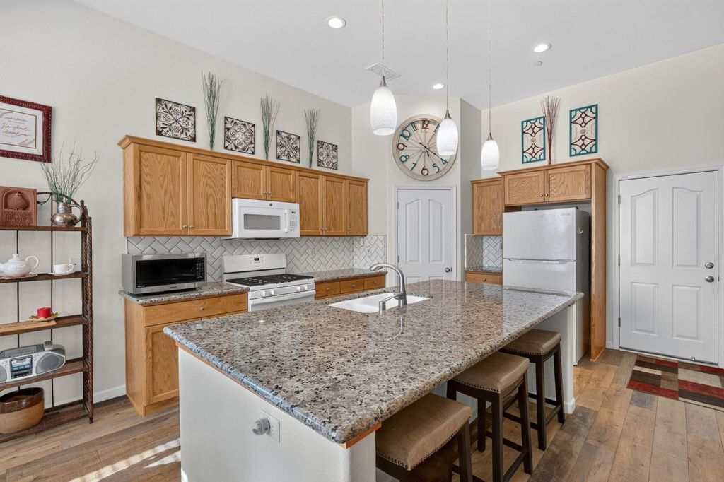 Image 14 of property listing at 674 Agua Dulce Avenue, Clovis, CA 93619