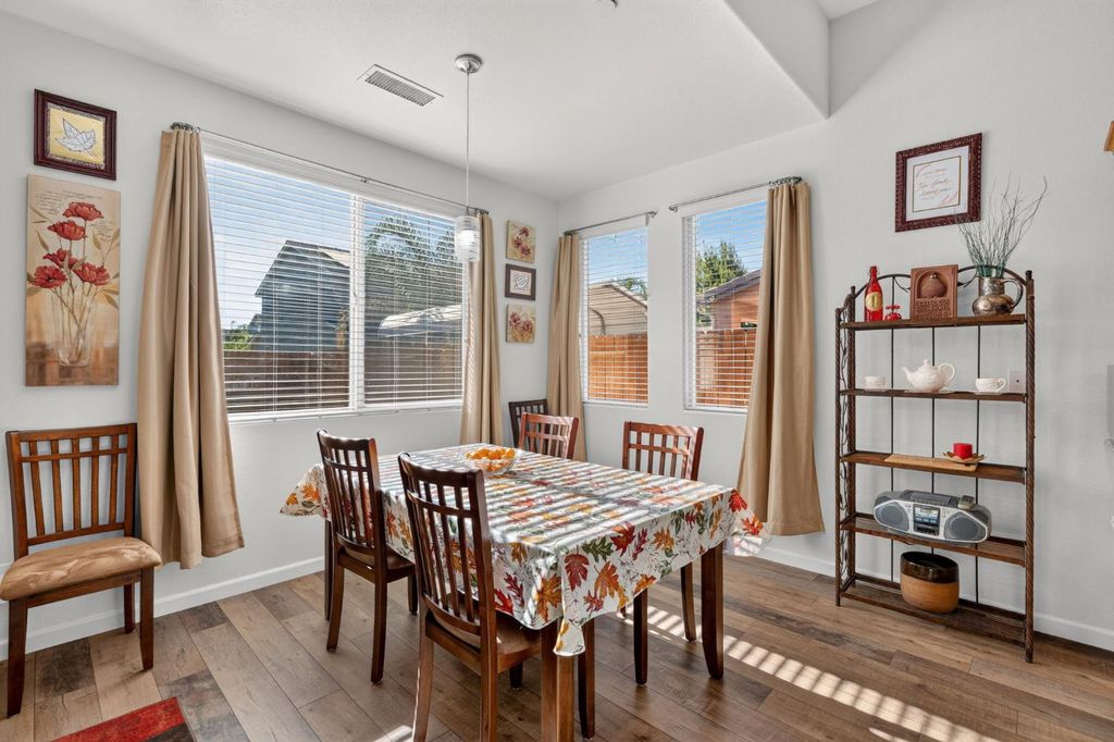 Image 15 of property listing at 674 Agua Dulce Avenue, Clovis, CA 93619