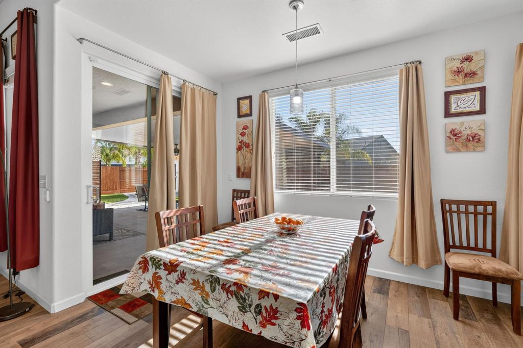 Image 16 of property listing at 674 Agua Dulce Avenue, Clovis, CA 93619