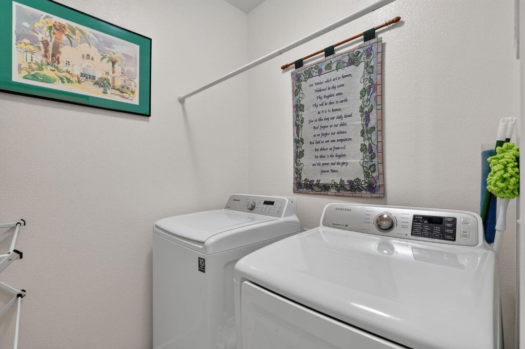 Image 17 of property listing at 674 Agua Dulce Avenue, Clovis, CA 93619