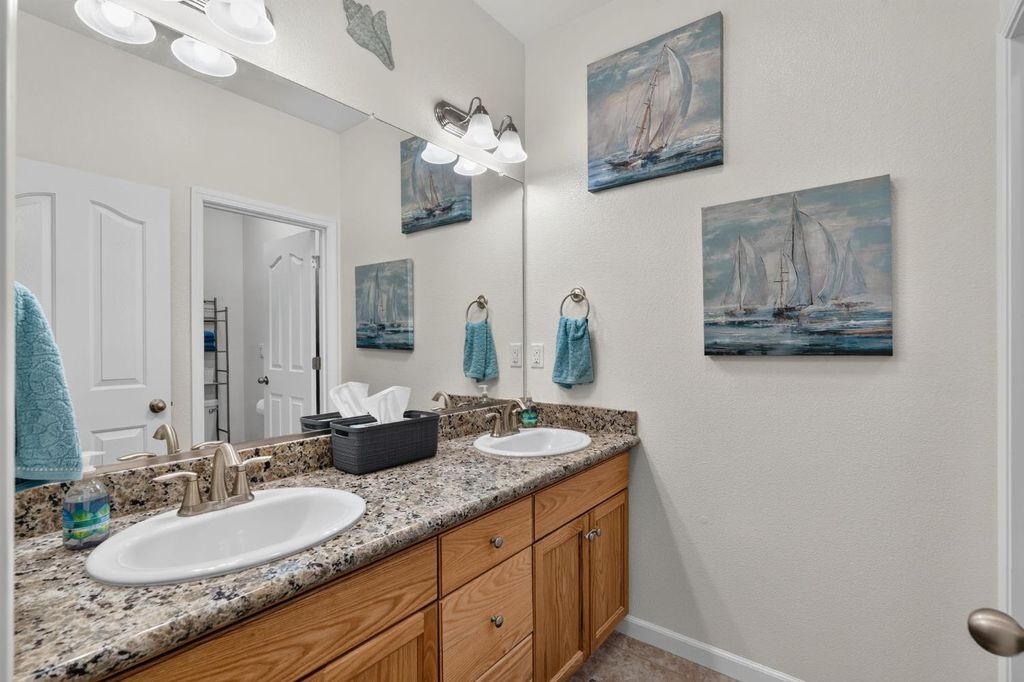 Image 24 of property listing at 674 Agua Dulce Avenue, Clovis, CA 93619