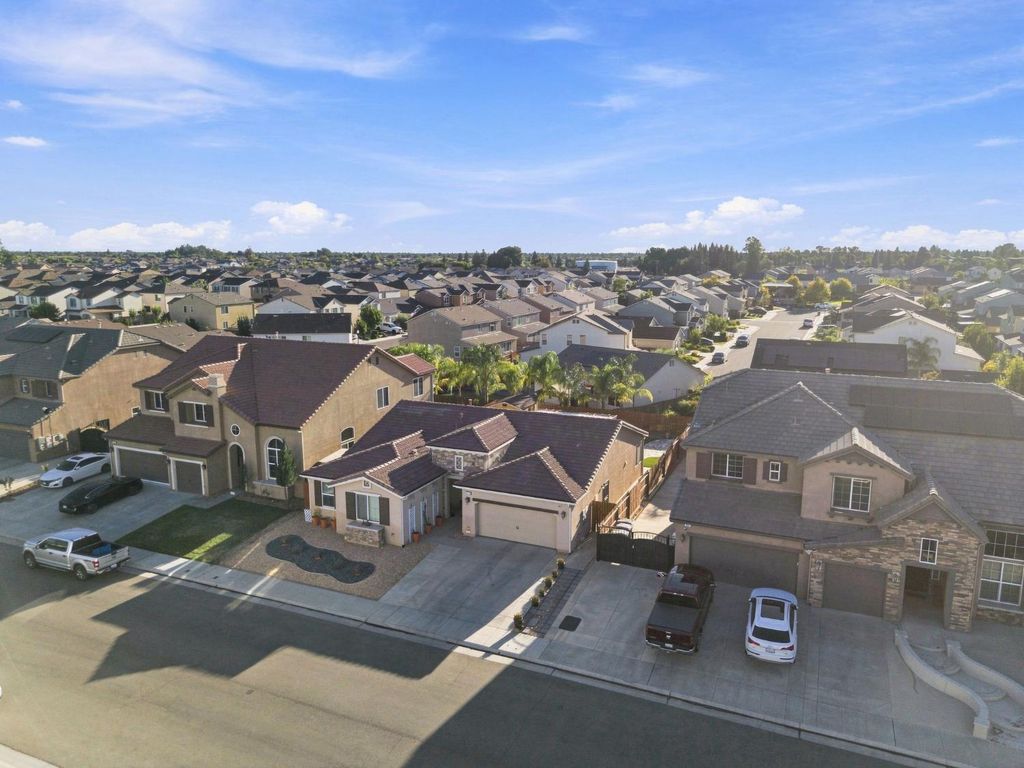 Image 37 of property listing at 674 Agua Dulce Avenue, Clovis, CA 93619