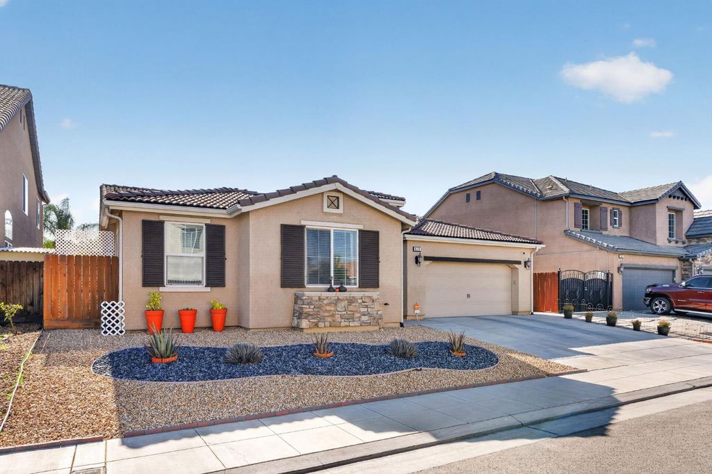 Image 4 of property listing at 674 Agua Dulce Avenue, Clovis, CA 93619