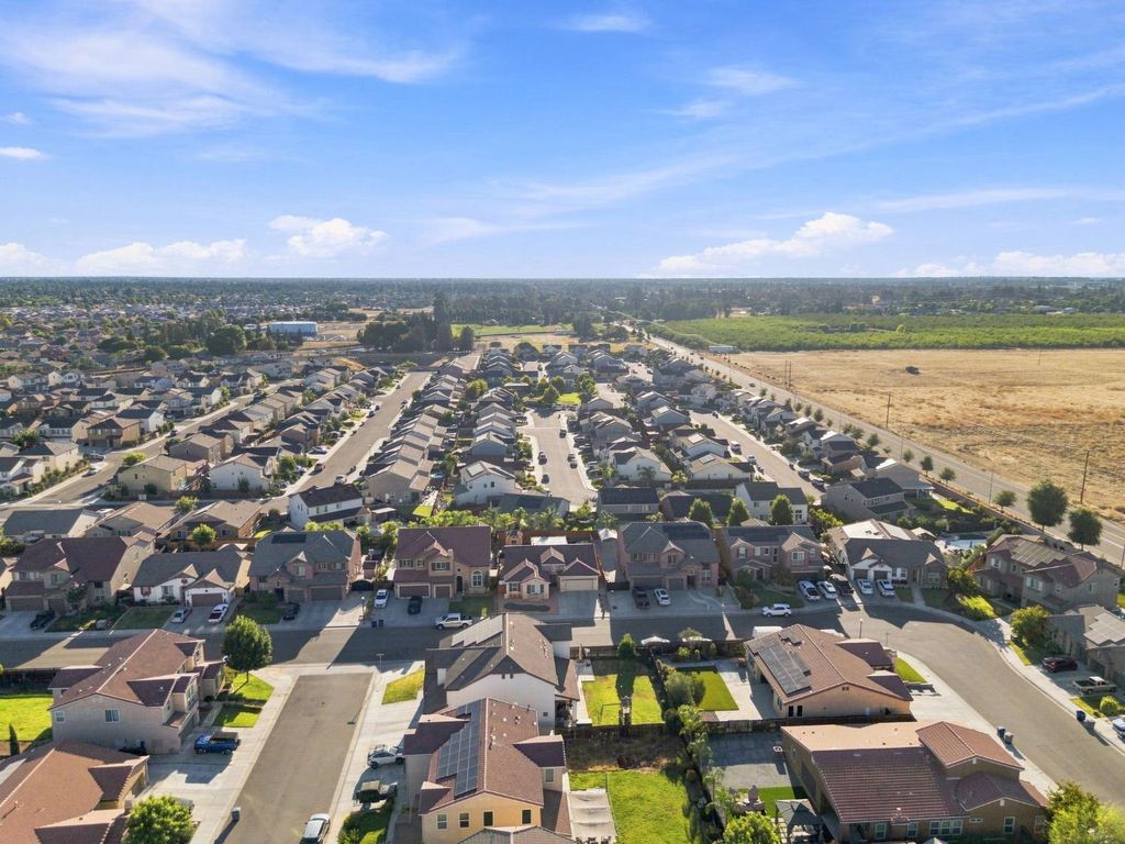 Image 41 of property listing at 674 Agua Dulce Avenue, Clovis, CA 93619