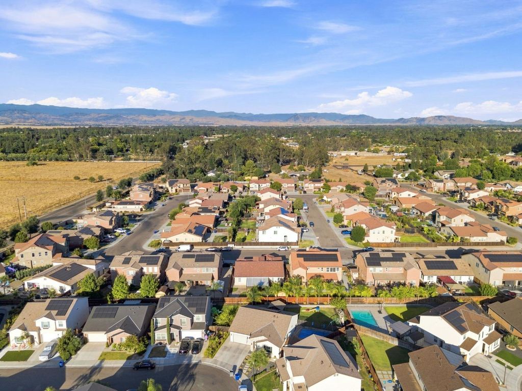Image 44 of property listing at 674 Agua Dulce Avenue, Clovis, CA 93619