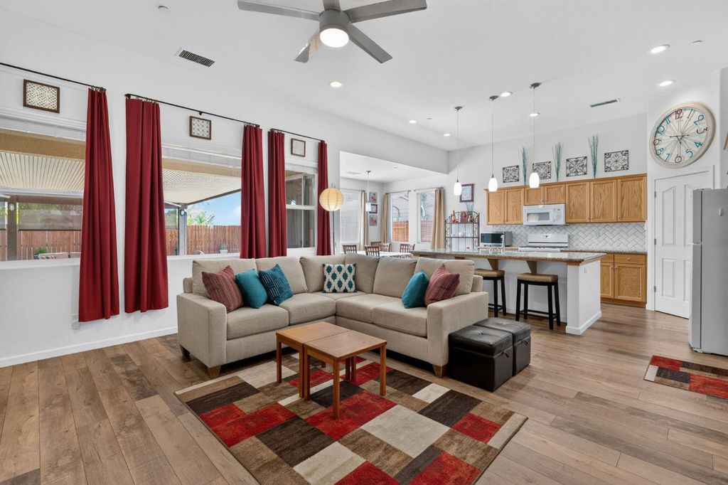 Image 7 of property listing at 674 Agua Dulce Avenue, Clovis, CA 93619