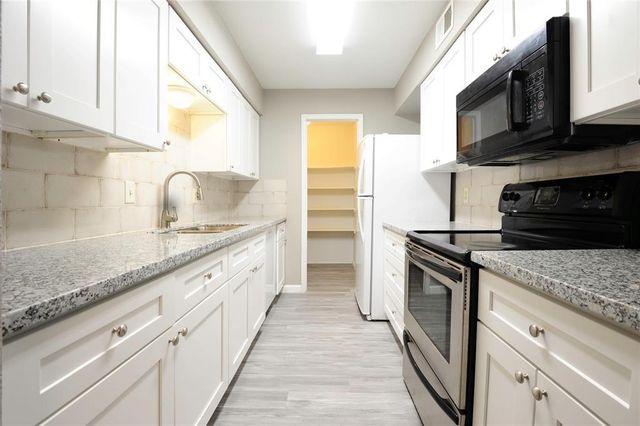 9700 Leawood Boulevard 2110, Houston, TX 77099