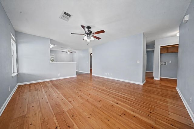 137 Hay Meadow RD, Cedar Creek, TX 78612
