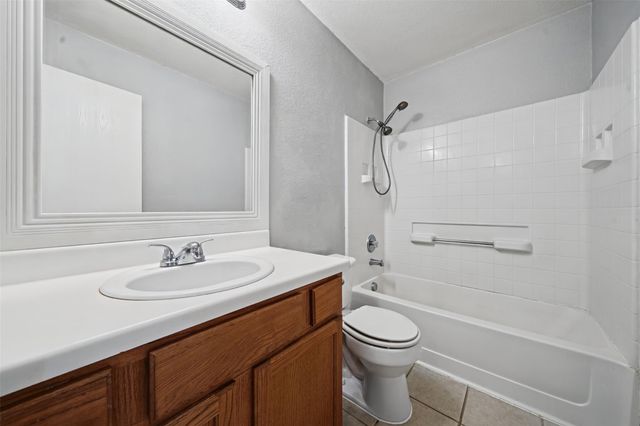 137 Hay Meadow RD, Cedar Creek, TX 78612