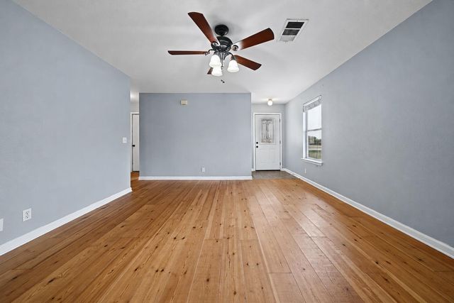 137 Hay Meadow RD, Cedar Creek, TX 78612