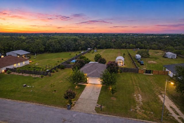 137 Hay Meadow RD, Cedar Creek, TX 78612