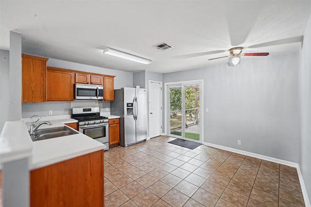 137 Hay Meadow RD, Cedar Creek, TX 78612
