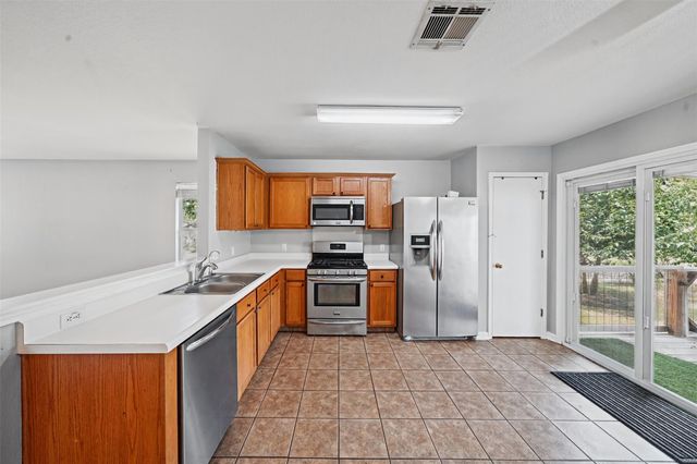 137 Hay Meadow RD, Cedar Creek, TX 78612