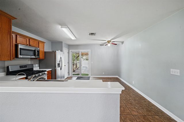 137 Hay Meadow RD, Cedar Creek, TX 78612