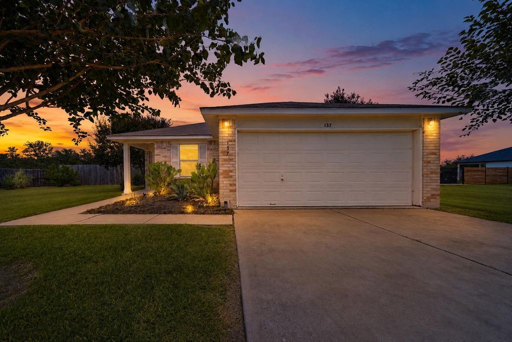 137 Hay Meadow RD, Cedar Creek, TX 78612