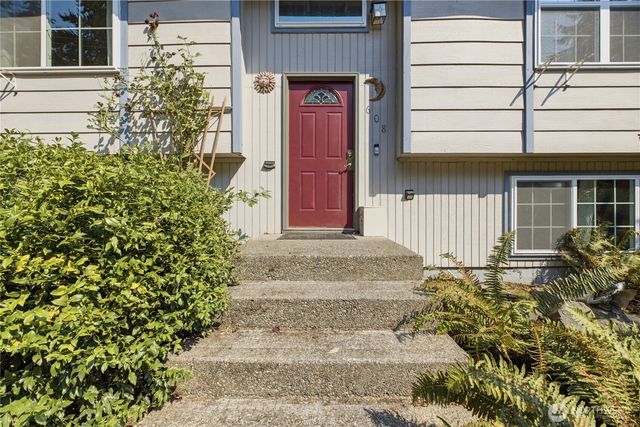 608 School Street SE, Lacey, WA 98503