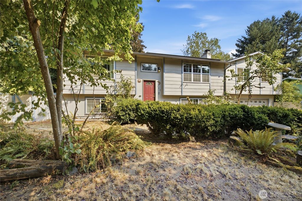 608 School Street SE, Lacey, WA 98503