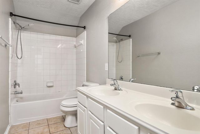 3235 Meadow Bay Lane, Dickinson, TX 77539