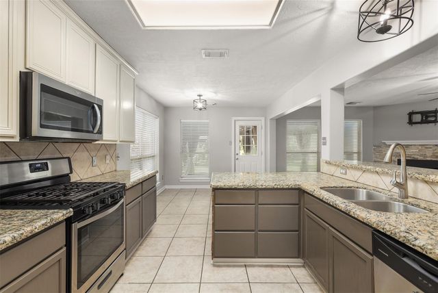 3235 Meadow Bay Lane, Dickinson, TX 77539