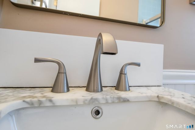 30 Kent Avenue, Bridgeport, CT 06610