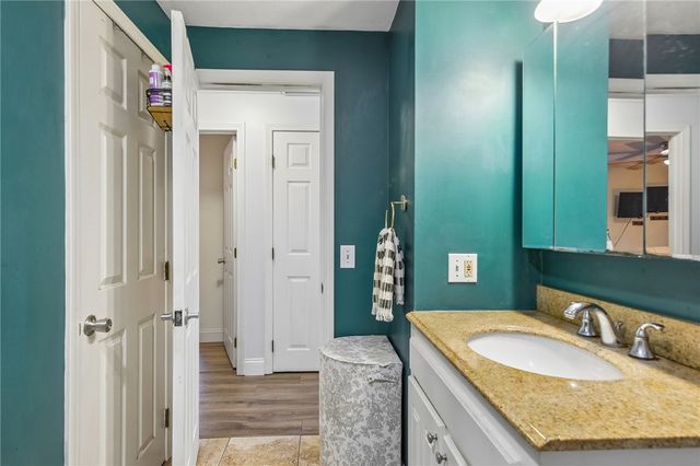 8 Sweet Fern Trail, Narragansett, RI 02874