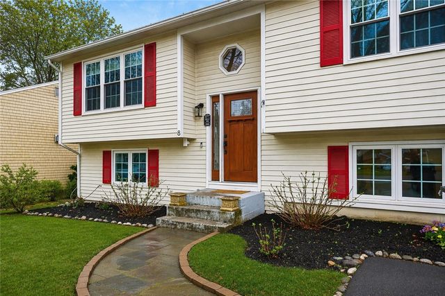 8 Sweet Fern Trail, Narragansett, RI 02874