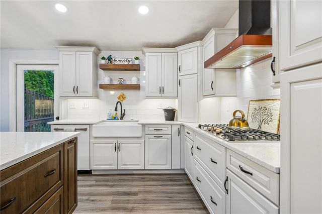 8 Sweet Fern Trail, Narragansett, RI 02874