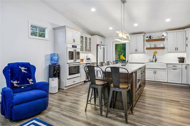 8 Sweet Fern Trail, Narragansett, RI 02874