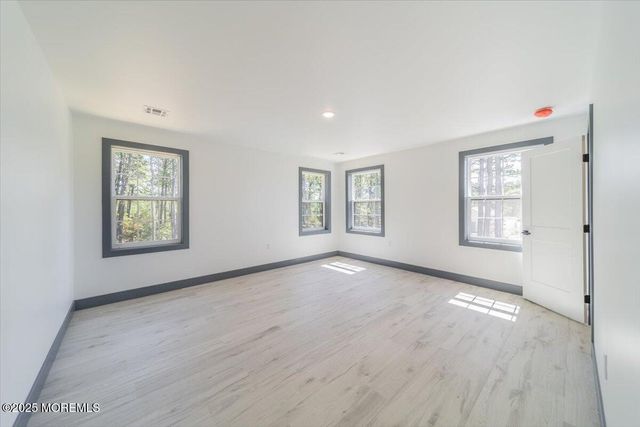 187 Grand Central Parkway, Bayville, NJ 08721