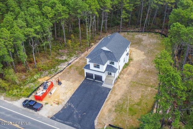 187 Grand Central Parkway, Bayville, NJ 08721