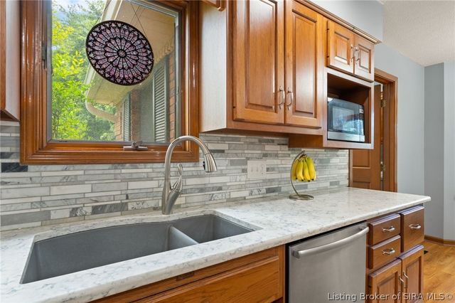 3625 Greenfield Drive, New Albany, IN 47150