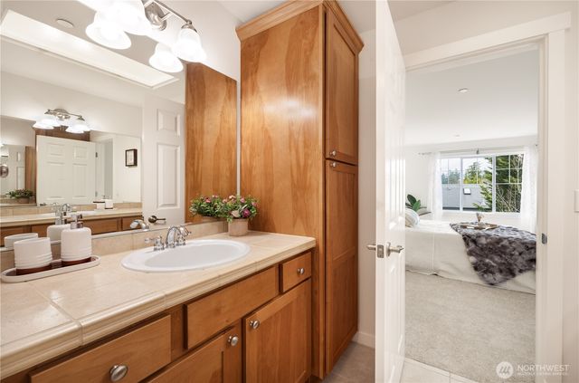 1947 NE Killian Lane, Issaquah, WA 98029