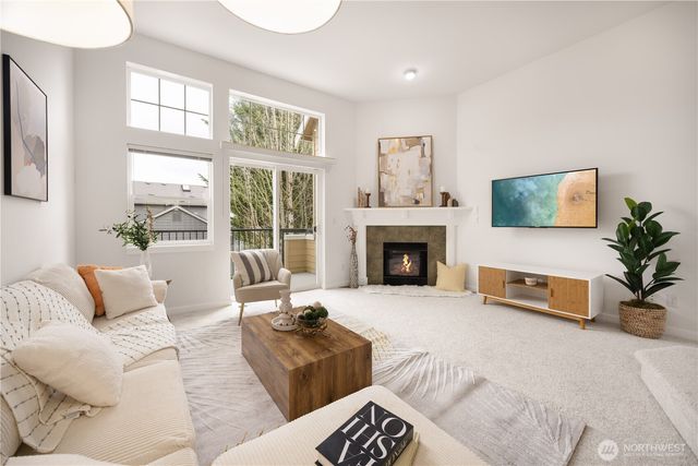 1947 NE Killian Lane, Issaquah, WA 98029