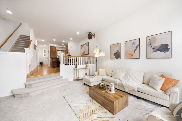 1947 NE Killian Lane, Issaquah, WA 98029