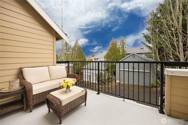 1947 NE Killian Lane, Issaquah, WA 98029