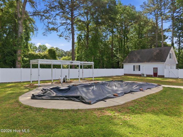3163 Fox Run Circle, Kinston, NC 28504