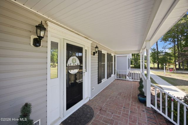 3163 Fox Run Circle, Kinston, NC 28504