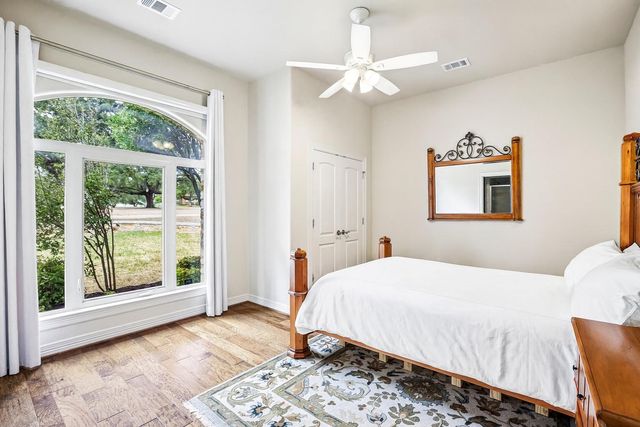 101 Flint Rock TRL, Spicewood, TX 78669