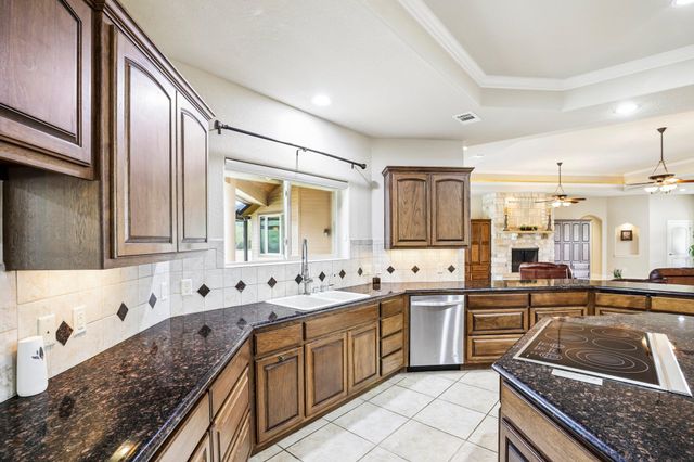101 Flint Rock TRL, Spicewood, TX 78669