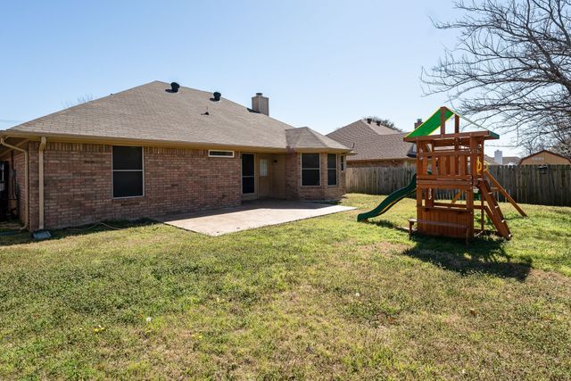 7317 Amber Drive, Watauga, TX 76148