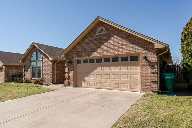 7317 Amber Drive, Watauga, TX 76148