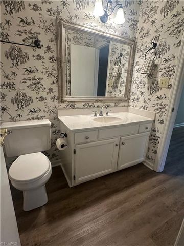 222 Ridge Forest Court, Winston-salem, NC 27104