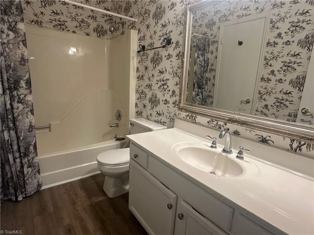 222 Ridge Forest Court, Winston-salem, NC 27104