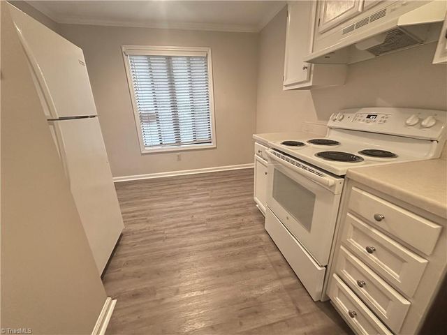 222 Ridge Forest Court, Winston-salem, NC 27104