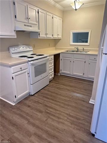 222 Ridge Forest Court, Winston-salem, NC 27104