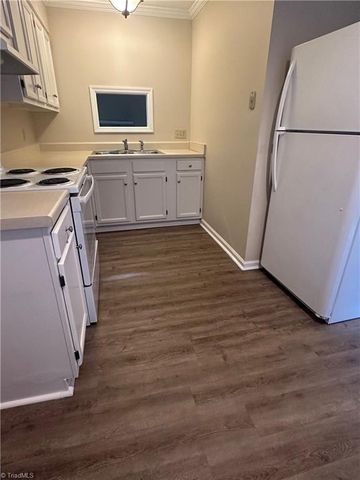 222 Ridge Forest Court, Winston-salem, NC 27104