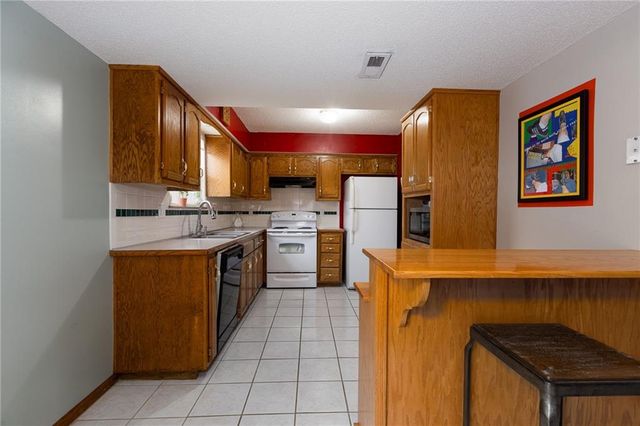 1836 Chickadee Drive, Liberty, MO 64068