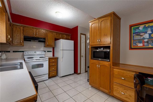 1836 Chickadee Drive, Liberty, MO 64068